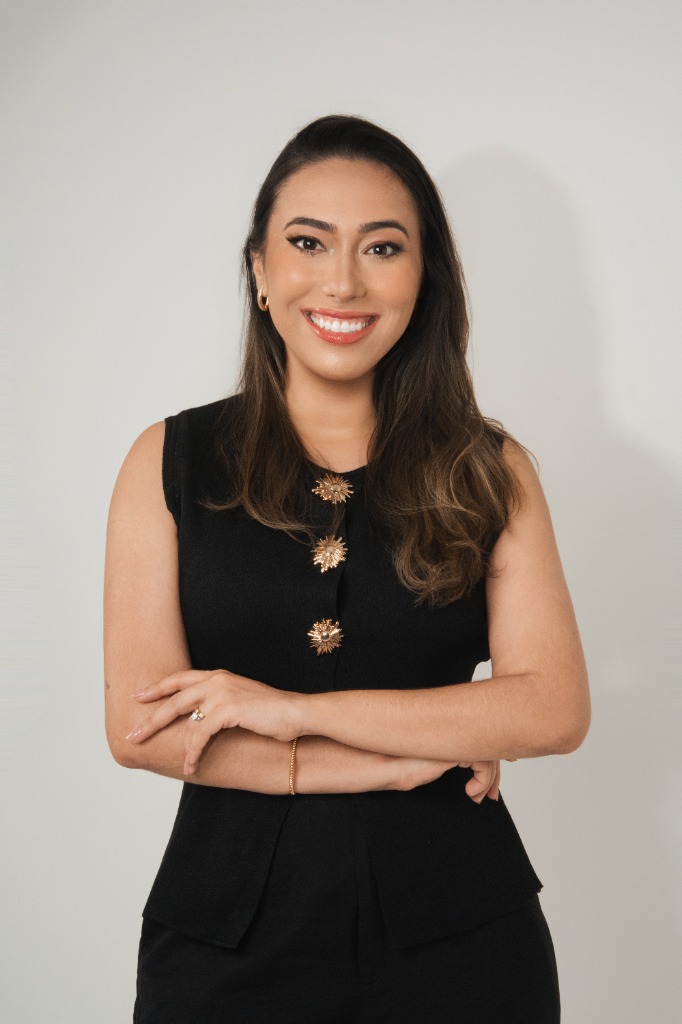 Dra. Larissa Chaves - Odontologia de Excelência