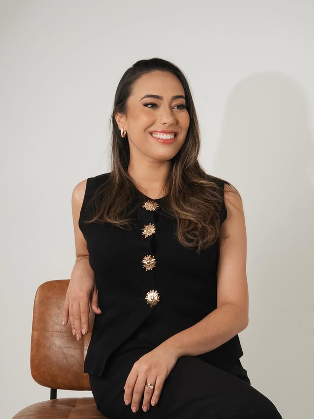 Dra. Larissa Chaves - Especialista em Endodontia